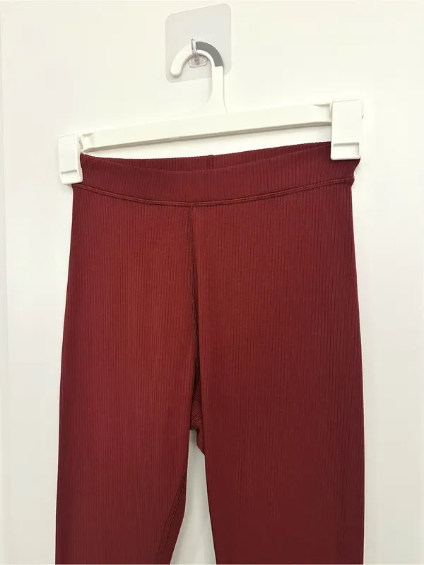 ALO Yoga Women’s Ribbed High Waist 7/8 Blissful Leggings in Cranberry Small - Image 5