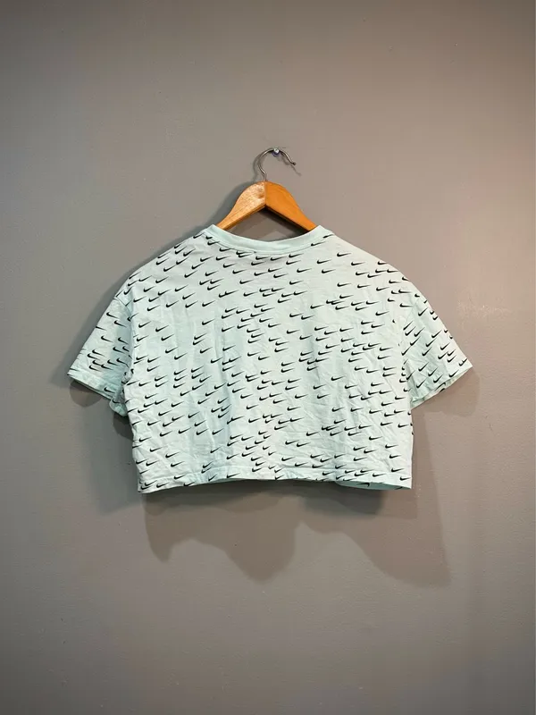 Light Blue Nike Cropped Tee Size M EUC - Image 4