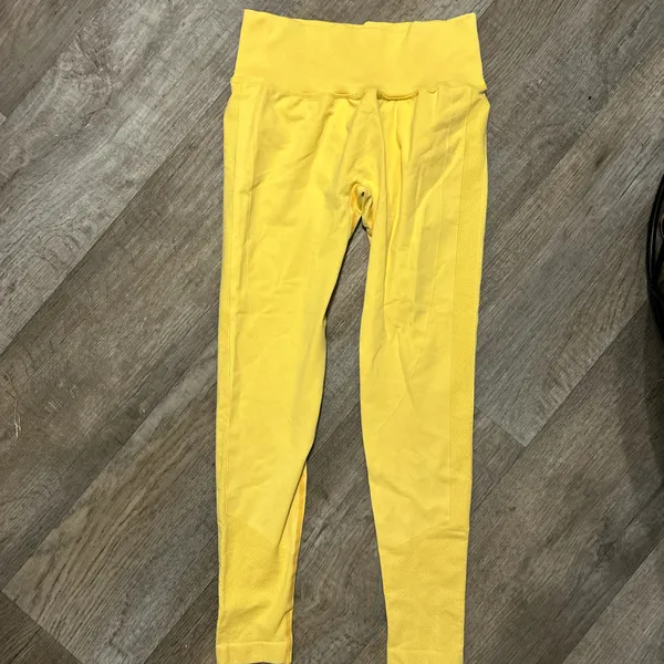 Yellow booty snatching workout clothes Size L - Image 2
