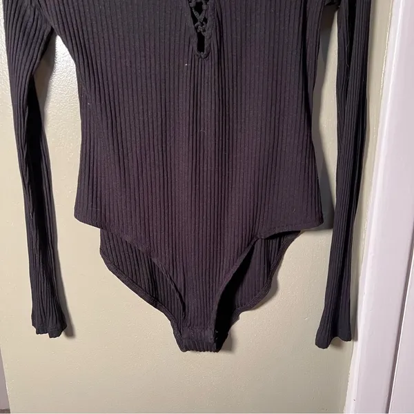 H&M Women's Size Medium Bodysuit Long Sleeve Lace Up‎ Black Ribbed Deep V-Neck - Image 4