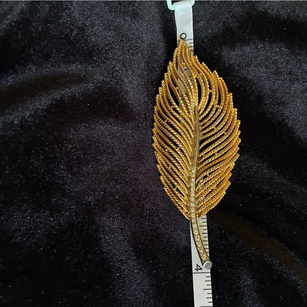 Vintage Modern Gold Tone Feather Brooch with White Rhinestone's - Image 4