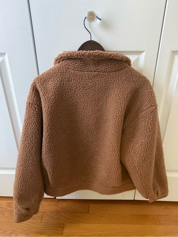 American Eagle Cropped Teddy Sherpa Button Up Jacket in Tan - Image 3