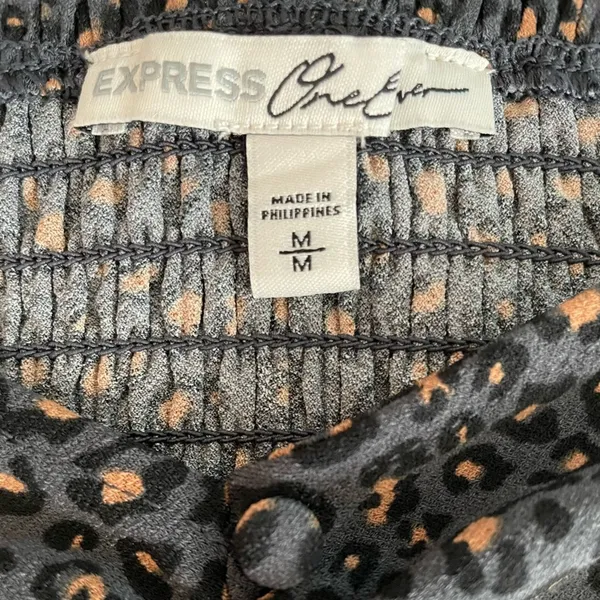 Express Leopard Print Ruched Babydoll Top Size Medium - Image 4