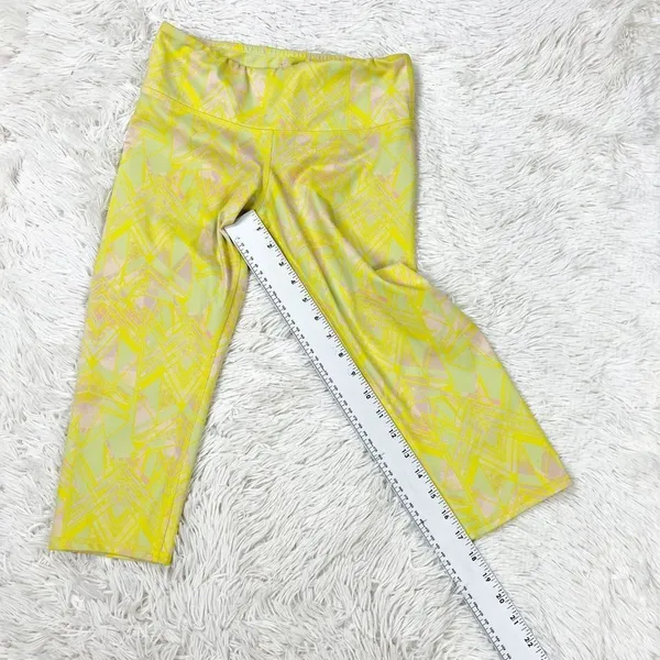 Alo Yoga Airbrush Capri Leggings Yellow Zest Indio Geometric Size XS‎ - Image 3