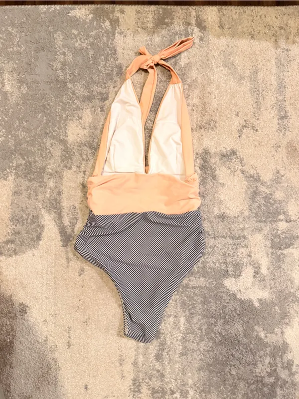 Cupshe black Striped and Peach Swimsuit - Image 5