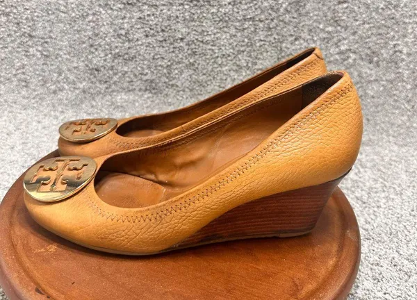 Tory Burch Brown Leather Loafers with Gold Emblem - Image 2