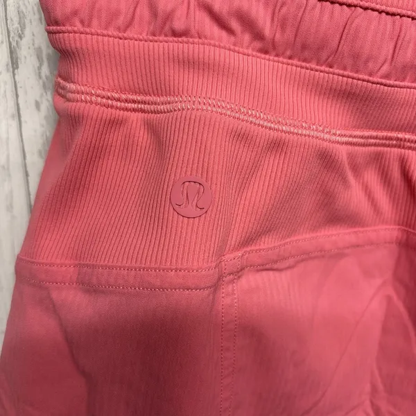 Womens Size 4 Lululemon Dance Studio Shorts EUC - Image 4