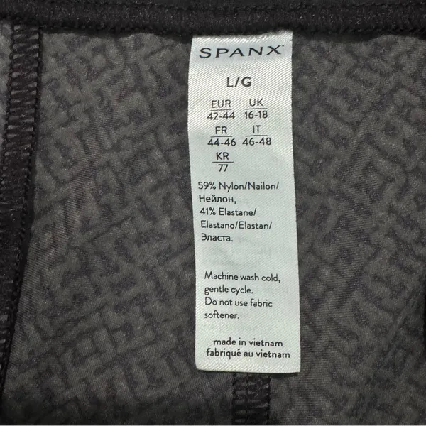 NEW Women's Spanx Sunshine UPF 50+ Shorts In Black & Gray Size‎ Large - Image 5