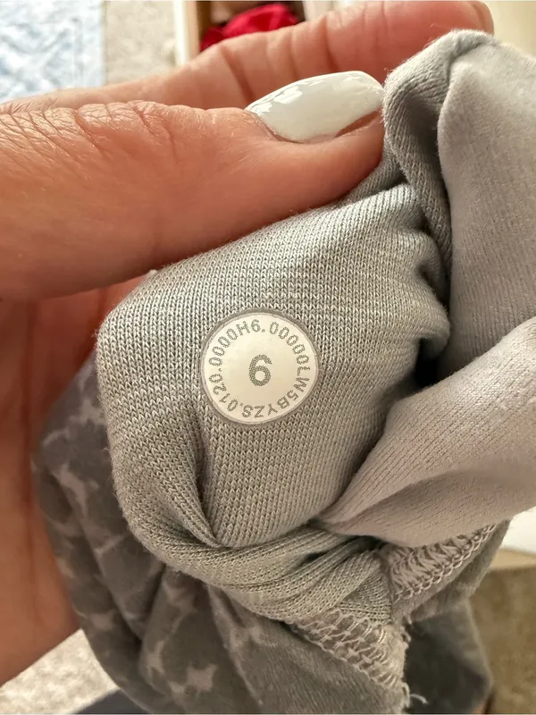 lululemon athletica women’s Charcoal Gray Patterned Leggings - Image 4