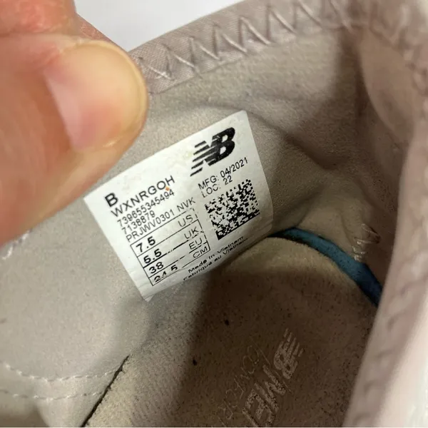 New Balance fuelcore nergize V1 sneaker light‎ gray women’s size 7.5 casual - Image 8