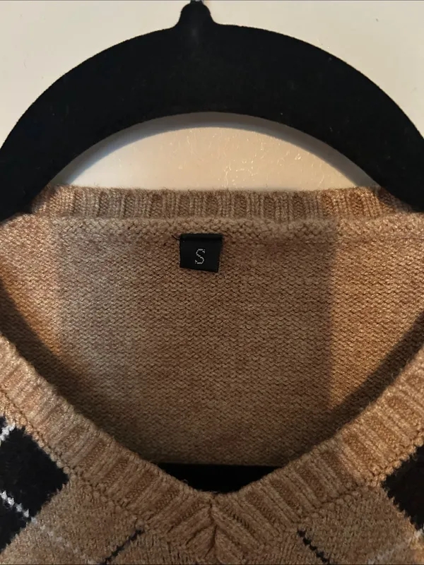 Sleeveless Cropped Argyle V-Neck Sweater Vest in Camel/Black/White - Image 2