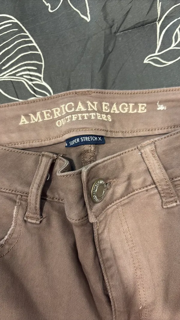 American Eagle mauve ripped jeans - Image 4