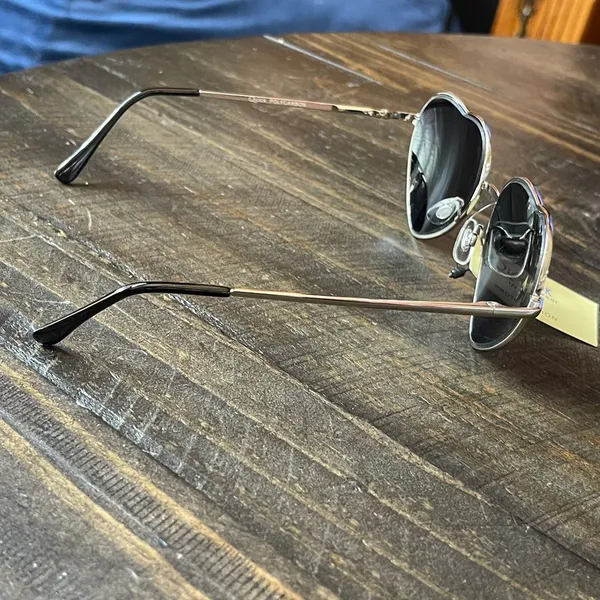 Boutique Heart-Shaped Metal Frame Black Sunglasses - Image 5