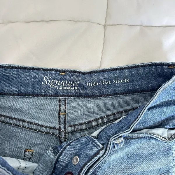 Signature by Levi Strauss Womens‎ High Rise Modern Denim Shorts Stretch - Image 2
