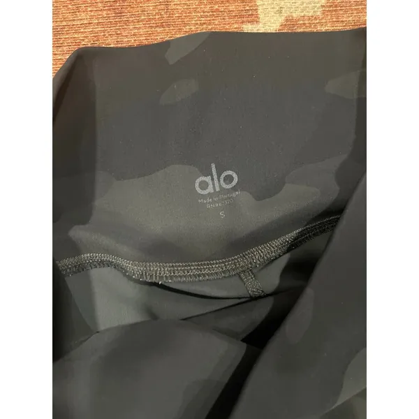 Alo Yoga High-Wasted Army Green Camo Leggings Small - Image 5