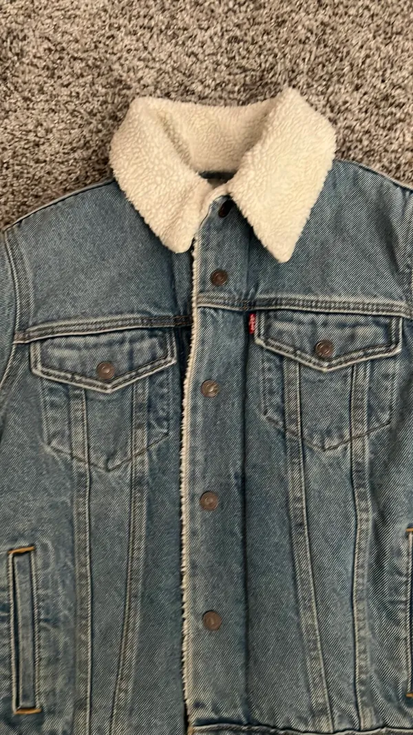 Levi’s Denim Jacket Light Wash - Image 3