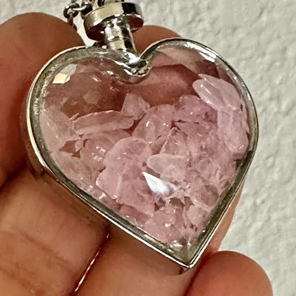 Blessings pink Crystal Chips in Faceted Glass Heart Pendant Necklace - Image 3