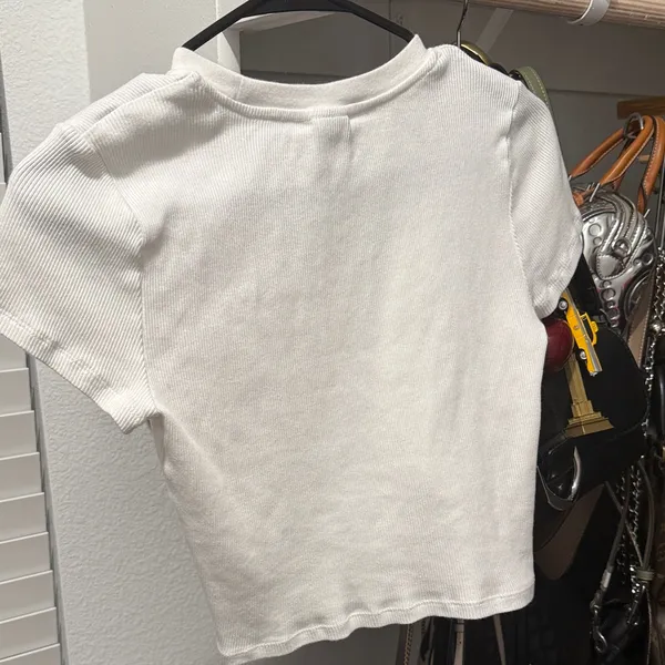 TNA White Ribbed Short Sleeve Tee Size M - Image 2