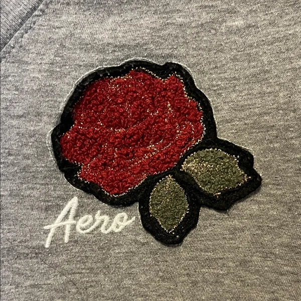 Aeropostale Gray Short Sleeve Tee with Red Rose Patch - Image 3
