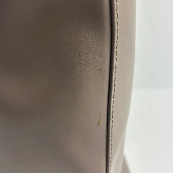 Kate Spade New York Taupe Leather Tote Bag with Glitter Bow Charm Zip Top - Image 7
