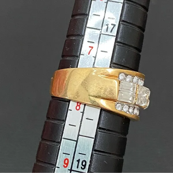 Vintage Unsigned Gold-tone Clear CZ Stones Fashion Row Ring Size 8 - Image 9