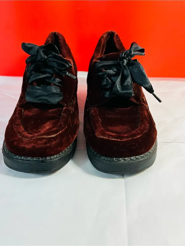 ellemenno Velvet Block Heel Lace-Up Shoes - Burgundy - Image 2