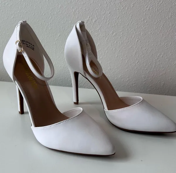 White Pointed Heels Size 9.5 - Image 3