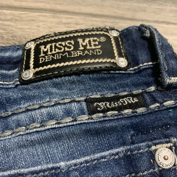 Miss Me Boyfriend Capri Jeans; 29 Women’s - Image 12