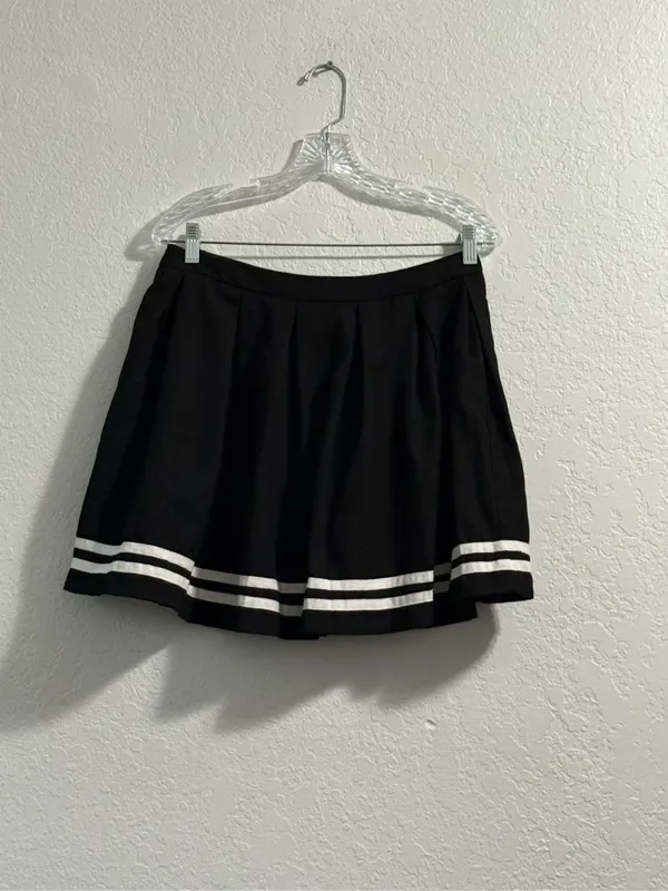 Hot topic Black Pleated Cheer Skirt short flirty Large goth fairycore - Image 2