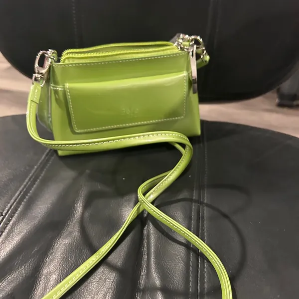 Beijo Vibrant Green Crossbody Bag - Image 8