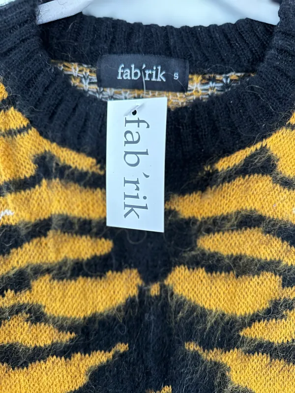 fab'rik Cropped Sweater - Image 3