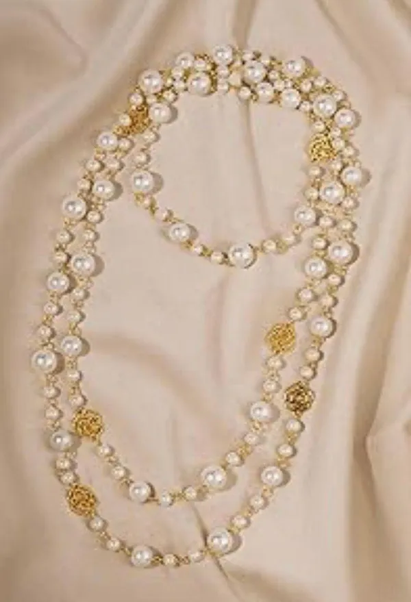 Elegant Gold and Pearl Long Necklace - Image 7