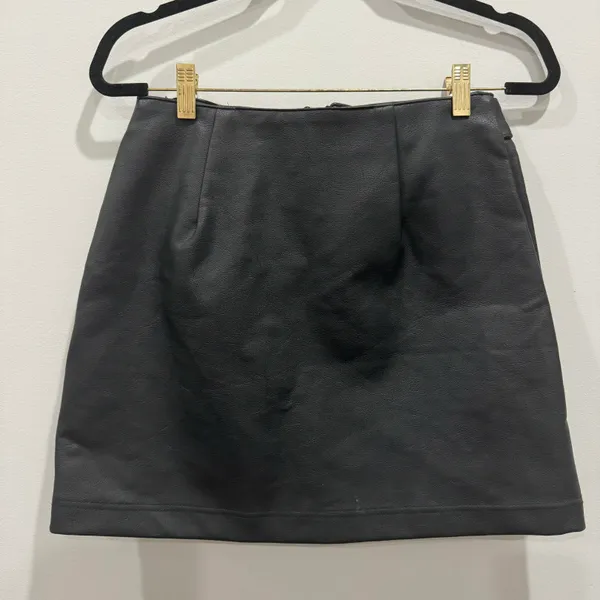Haute Monde Faux Leather Buckle Mini Skirt Size M NWT - Image 3