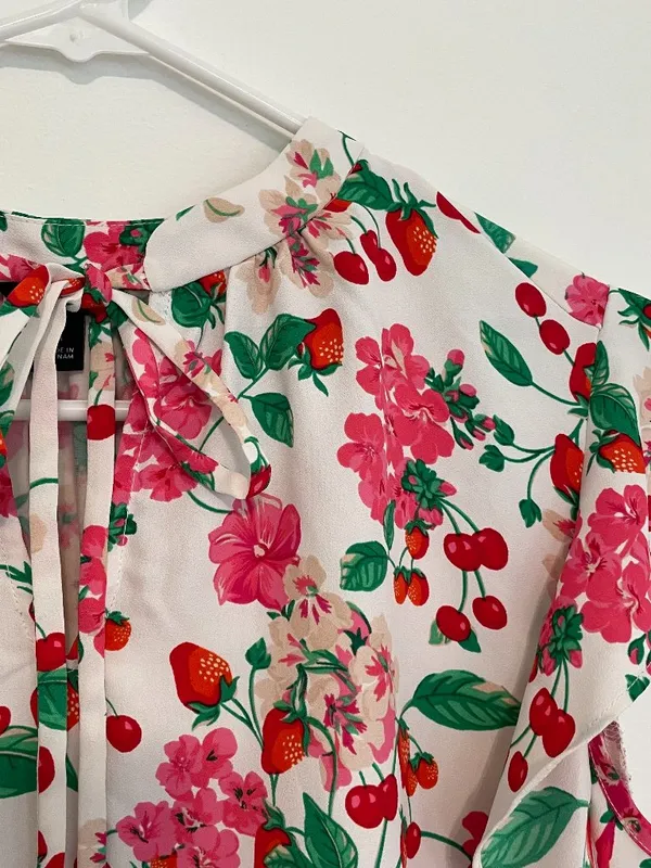 ANN TAYLOR Floral Mixed Media Ruffle Sleeve Tie Neck Shell Top White Strawberry - Image 7