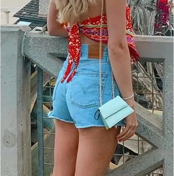Levi’s Ribcage Jean Shorts High-Rise - Image 4