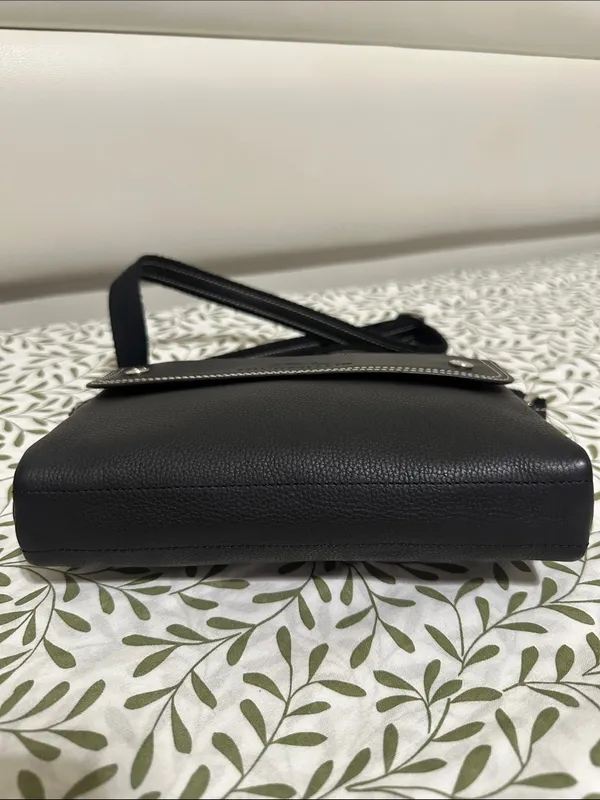 Longchamp Black Leather Shoulder Bag with Contrast Stitching - Image 7