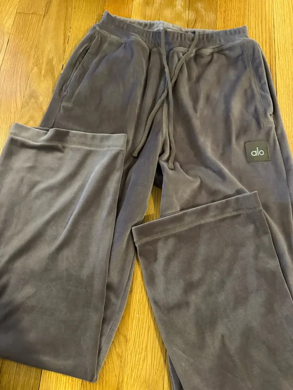 Alo Yoga Matching Set - Image 3