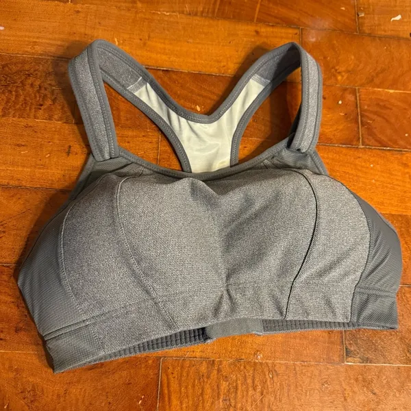 SYROKAN Womens Sports Bra Size 32C Gray Adjustable High Impact Support Padded - Image 3