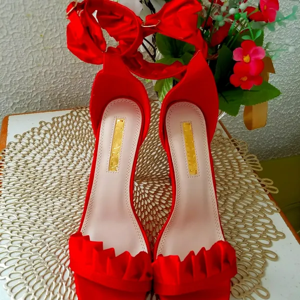 Elegant Red Ruffle Heels Size 7.5 - Image 5