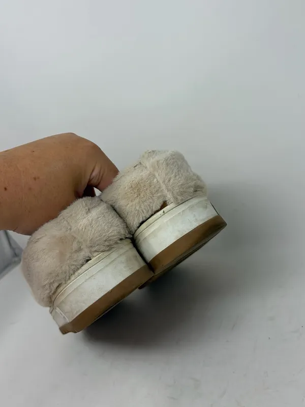 Blondo Suri Waterproof Slipper Size 7.5 - Image 7