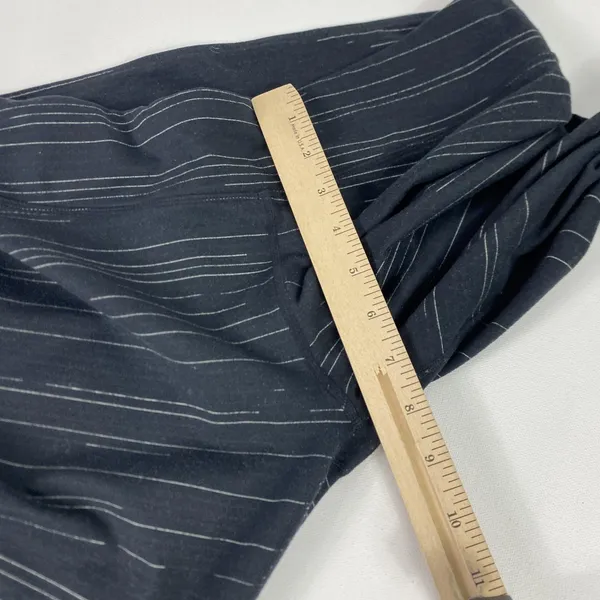 Fabletics Leggings Womens Medium Black Striped Print Capri Yoga Gym Pants‎ - Image 9