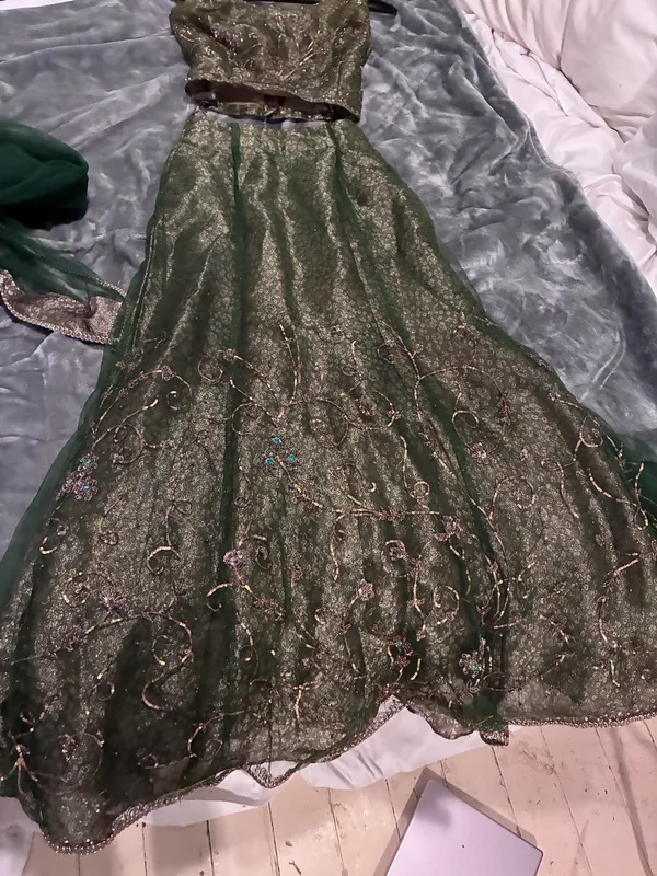 Green Gold Three-Piece Traditional South Asian Attire - Image 3