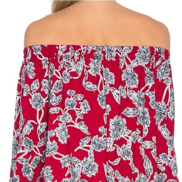 Revolve Splendid Off Shoulder Red/Blue Floral Top‎ - XS - Image 4