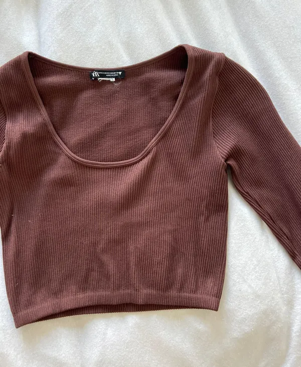 ZARA Brown Ribbed Sleeved Crop Top - Image 2