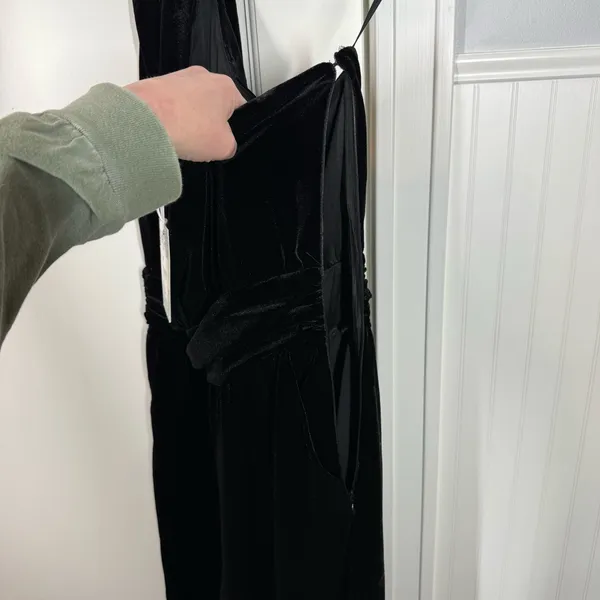 Tuckernuck HYACINTH HOUSE Black Velvet One Shoulder Araminta‎ Jumpsuit READ med. - Image 3