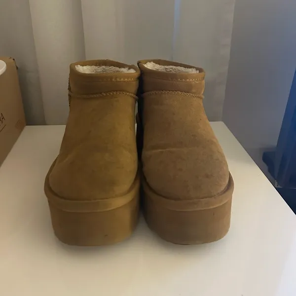 Cushionare Platform Winter Boots - Image 2