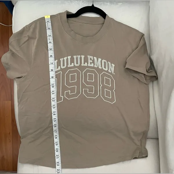 Lululemon Relaxed Fit Cotton Jersey T-Shirt Top Beige Tan 1998 Graphic Tee - Image 5