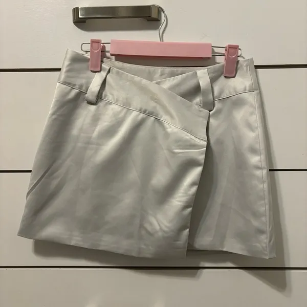 Superdown Alana Mini Skirt in Silver - Image 2