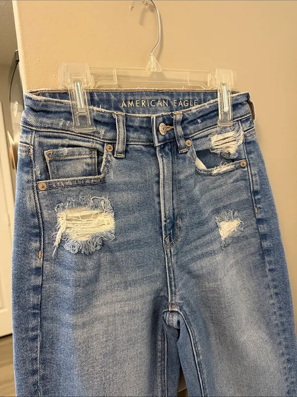American Eagle Distressed High-Rise Mom Straight Jeans 00/25 - Image 4