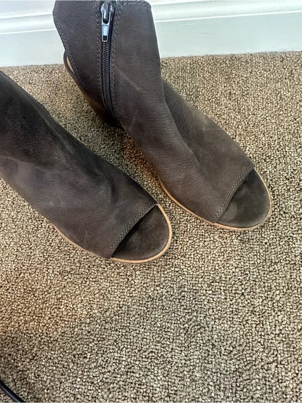 Lucky Brand Jubai Peep Toe Leather Heeled Bootie 9.5 Women's - Image 6